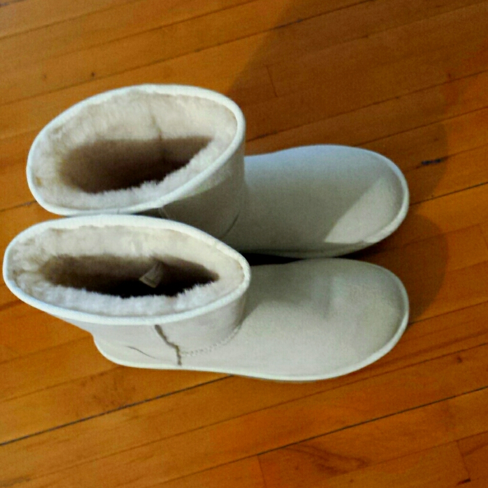 UGG